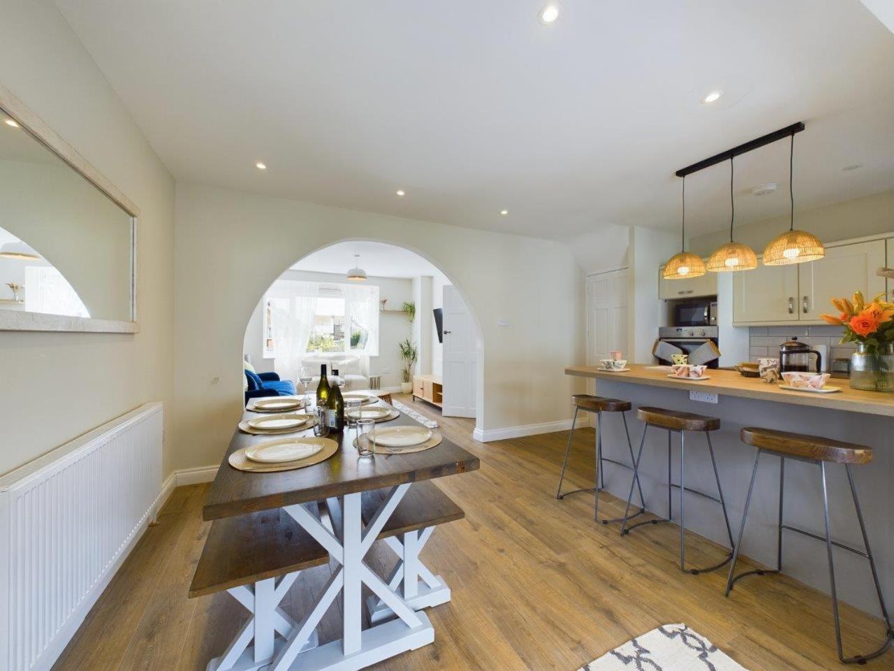 Stones Throw - Stunning House, Mins From Beach And Dogs Welcome บรอดสแตร์ส ภายนอก รูปภาพ